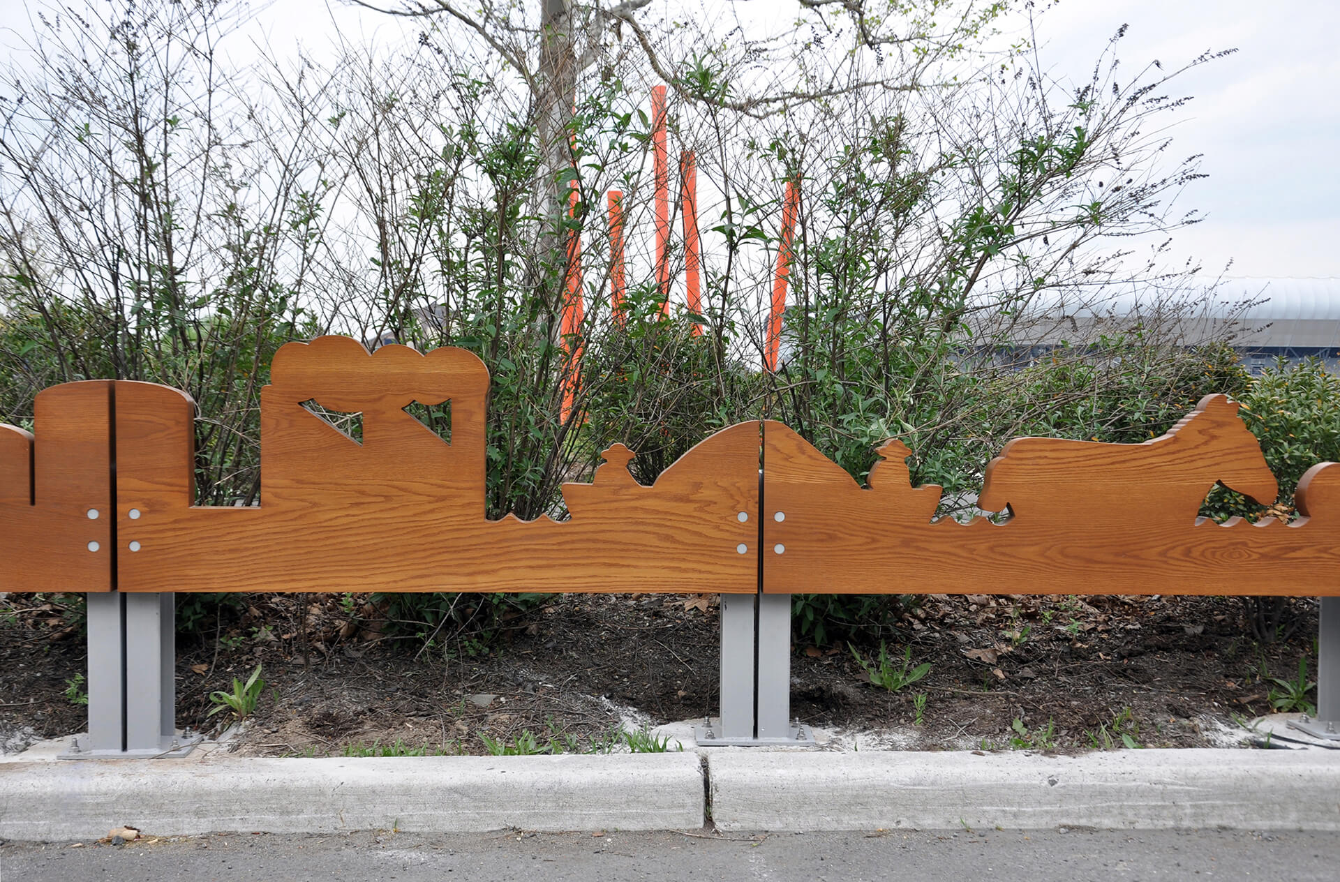Newark Riverfront Park includes an orange boardwalk made of recycled PVC, a set of orange sticks, and various narrative installations on the park’s making, designed by Hector in collaboration with Weintraub Diaz Landscape Architecture and MTWTF for the City Of Newark, Essex County, and The Trust For Public Land.