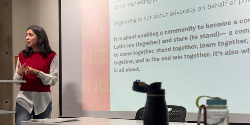 Daniela Chacòn Arias lecturing in front of projected image