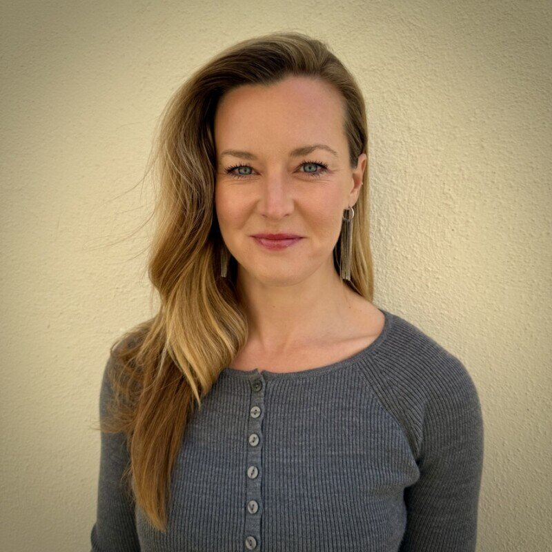Profile picture of Julia Thayne